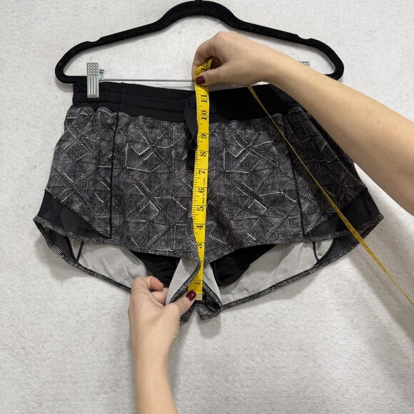 Lululemon Shorts Womens 8 Black Gray Reflective Running Built-In Liner Pocket - Picture 3 of 9